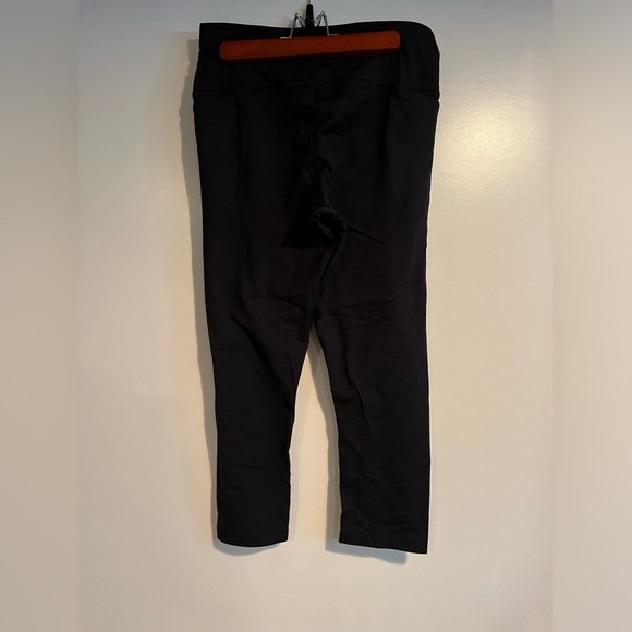 Like new under armour capris - Picture 2 of 5